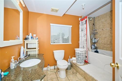 6073 Dixon Street, Niagara Falls, ON - Indoor Photo Showing Bathroom