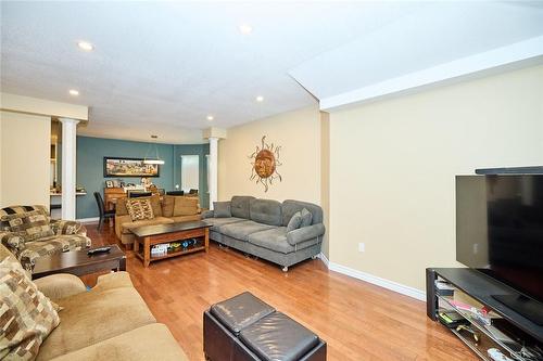 6073 Dixon Street, Niagara Falls, ON - Indoor Photo Showing Living Room