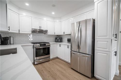 316 East 42Nd Street, Hamilton, ON - Indoor Photo Showing Kitchen