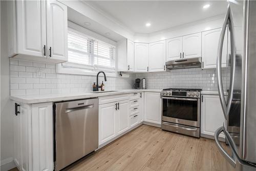 316 East 42Nd Street, Hamilton, ON - Indoor Photo Showing Kitchen With Upgraded Kitchen