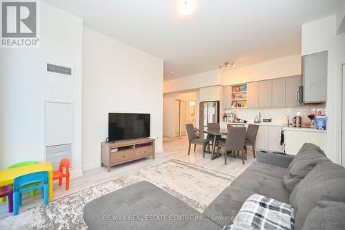 209 - 4675 Metcalfe Avenue, Mississauga (Central Erin Mills), ON - Indoor Photo Showing Living Room