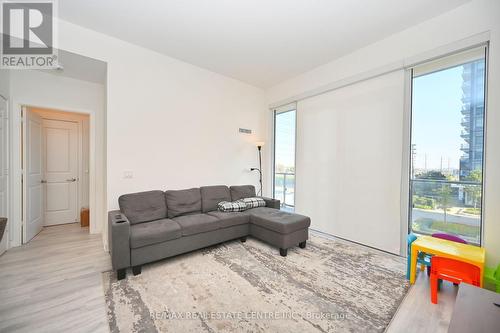 209 - 4675 Metcalfe Avenue, Mississauga (Central Erin Mills), ON - Indoor Photo Showing Living Room