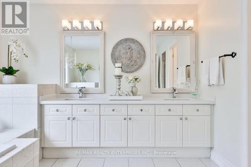 585 Hancock Way, Mississauga (Lorne Park), ON - Indoor Photo Showing Bathroom