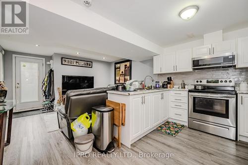 13 Legend Lane, Brampton, ON - Indoor Photo Showing Kitchen