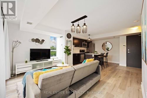 401 - 11 Superior Avenue, Toronto (Mimico), ON - Indoor Photo Showing Living Room