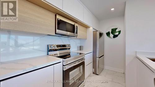 1811 - 3077 Weston Road, Toronto (Humberlea-Pelmo Park), ON - Indoor Photo Showing Kitchen