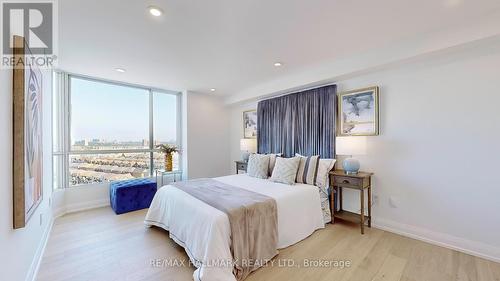 1811 - 3077 Weston Road, Toronto (Humberlea-Pelmo Park), ON - Indoor Photo Showing Bedroom