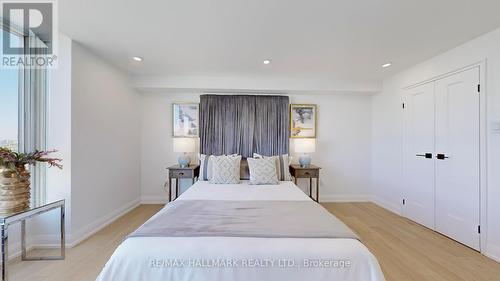 1811 - 3077 Weston Road, Toronto (Humberlea-Pelmo Park), ON - Indoor Photo Showing Bedroom