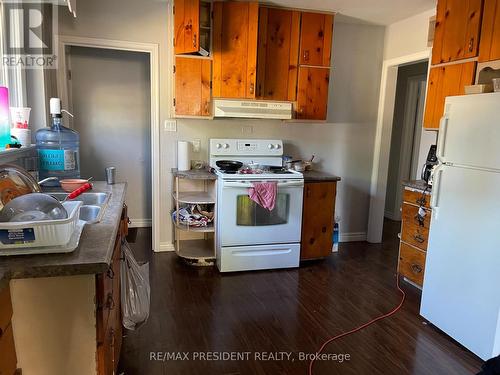 15852 Airport Road N, Caledon, ON - Indoor Photo Showing Kitchen With Double Sink