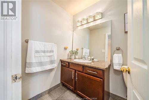 10258 Paulina, Windsor, ON - Indoor Photo Showing Bathroom