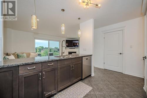 22B - 146 Downey Road, Guelph (Kortright Hills), ON - Indoor Photo Showing Kitchen