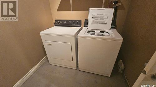 1510 Lorne Avenue, Saskatoon, SK - Indoor Photo Showing Laundry Room