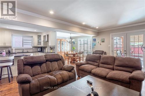 24 Spartan Avenue, Hamilton (Stoney Creek Industrial), ON - Indoor Photo Showing Living Room