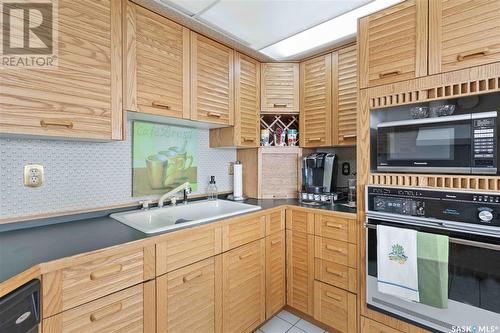 2460 424 Spadina Crescent E, Saskatoon, SK - Indoor Photo Showing Kitchen With Double Sink