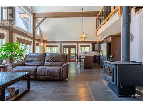 2111 Dunn Road, Christina Lake, BC - Indoor Photo Showing Living Room