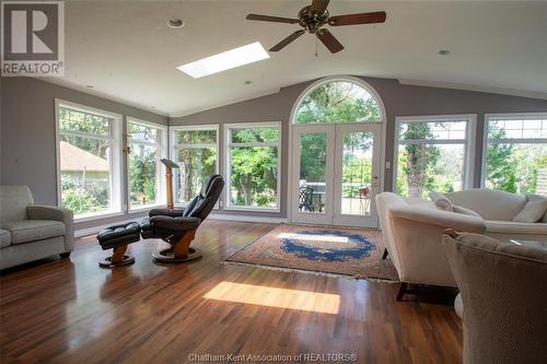 419 King Street West, Chatham, ON - Indoor Photo Showing Living Room