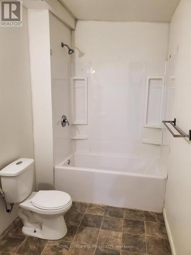 6566 Drummond Road, Niagara Falls, ON - Indoor Photo Showing Bathroom