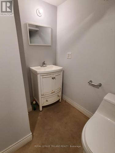 6566 Drummond Road, Niagara Falls, ON - Indoor Photo Showing Bathroom