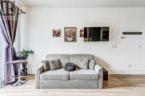 922 - 20 John Street, Toronto (Waterfront Communities), ON - Indoor Photo Showing Living Room