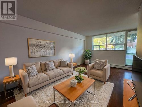 106 - 6400 Huggins Street, Niagara Falls, ON - Indoor Photo Showing Living Room