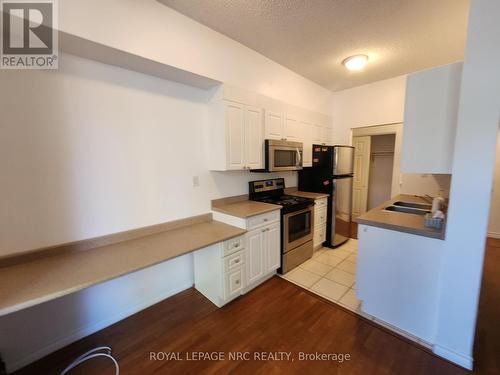 106 - 6400 Huggins Street, Niagara Falls, ON - Indoor Photo Showing Kitchen