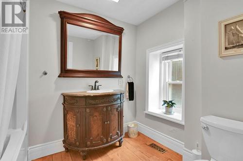 30 Apple Street, Brockville, ON - Indoor Photo Showing Bathroom