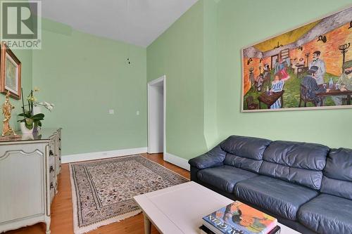 30 Apple Street, Brockville, ON - Indoor Photo Showing Living Room