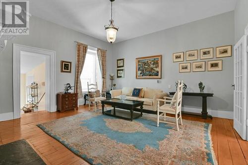 30 Apple Street, Brockville, ON - Indoor Photo Showing Living Room