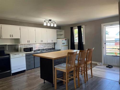 59 Second Avenue, Swan River, MB - Indoor Photo Showing Kitchen