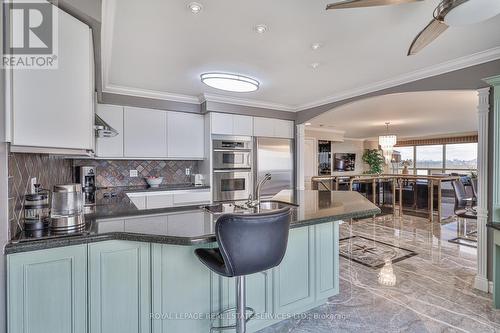 Sph17 - 2261 Lake Shore Boulevard, Toronto, ON - Indoor Photo Showing Kitchen With Upgraded Kitchen