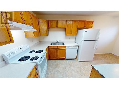 2504 12Th  N Street Unit# 1, Cranbrook, BC - Indoor Photo Showing Kitchen With Double Sink