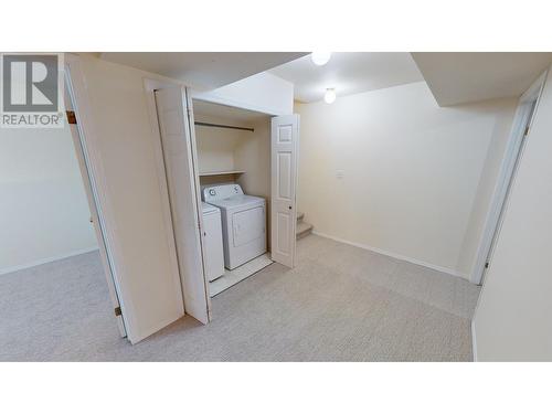 2504 12Th  N Street Unit# 1, Cranbrook, BC - Indoor Photo Showing Laundry Room