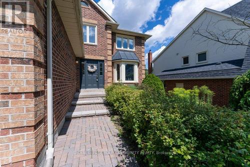 452 Alex Doner Drive, Newmarket (Glenway Estates), ON - Outdoor With Facade