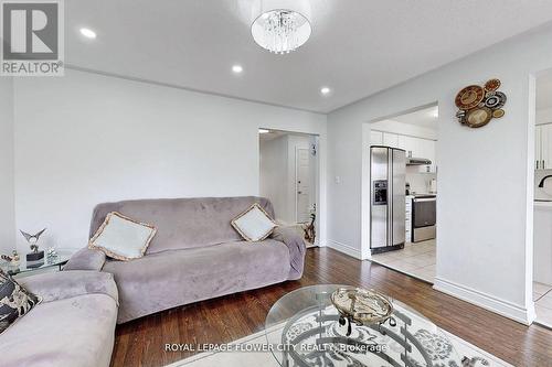 185 Solway Avenue, Vaughan (Maple), ON - Indoor Photo Showing Living Room