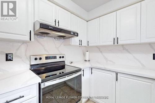 185 Solway Avenue, Vaughan (Maple), ON - Indoor Photo Showing Kitchen