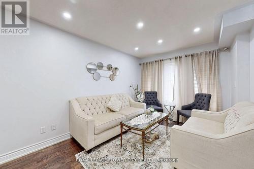 185 Solway Avenue, Vaughan (Maple), ON - Indoor Photo Showing Living Room