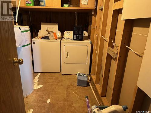 904 Mowery Place, La Ronge, SK - Indoor Photo Showing Laundry Room