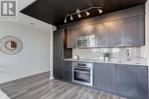 1206 - 15 Iceboat Terrace, Toronto, ON - Indoor Photo Showing Kitchen