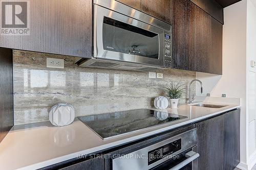 1206 - 15 Iceboat Terrace, Toronto, ON - Indoor Photo Showing Kitchen