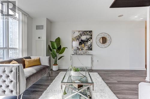 1206 - 15 Iceboat Terrace, Toronto, ON - Indoor Photo Showing Living Room