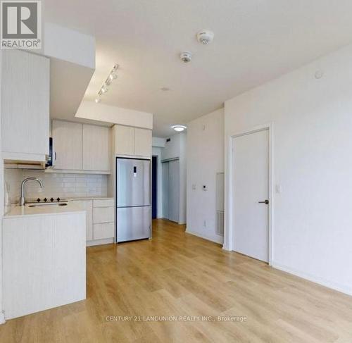 1403 - 32 Forest Manor Road, Toronto (Henry Farm), ON - Indoor Photo Showing Kitchen