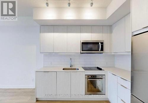 1403 - 32 Forest Manor Road, Toronto (Henry Farm), ON - Indoor Photo Showing Kitchen