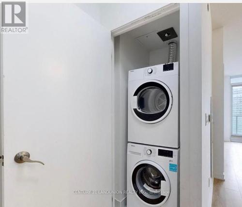 1403 - 32 Forest Manor Road, Toronto (Henry Farm), ON - Indoor Photo Showing Laundry Room