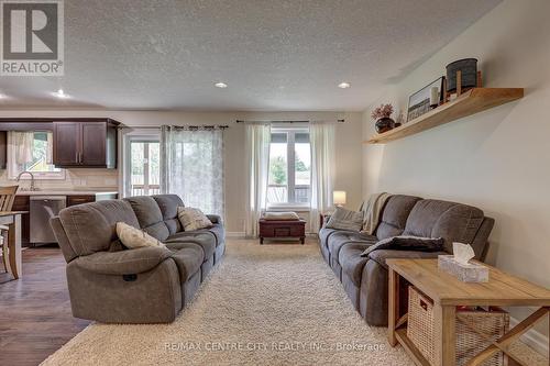 34 Centre Street N, Bayham (Vienna), ON - Indoor Photo Showing Living Room