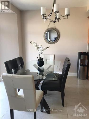 129 Rocky Hill Drive, Ottawa, ON - Indoor Photo Showing Dining Room