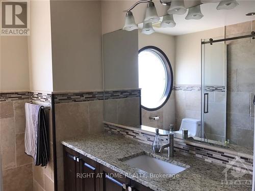 129 Rocky Hill Drive, Ottawa, ON - Indoor Photo Showing Bathroom