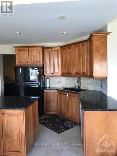 129 Rocky Hill Drive, Ottawa, ON - Indoor Photo Showing Kitchen