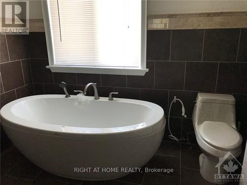 129 Rocky Hill Drive, Ottawa, ON - Indoor Photo Showing Bathroom