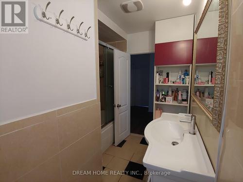 2 Axsmith Crescent, Toronto (Don Valley Village), ON - Indoor Photo Showing Bathroom