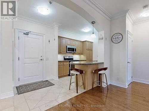 305 - 9519 Keele Street, Vaughan (Maple), ON - Indoor Photo Showing Kitchen